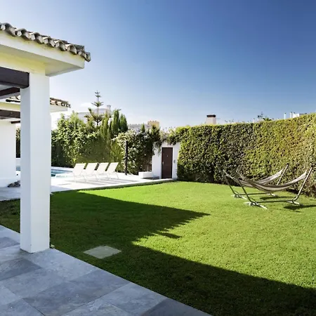 Luxury Villa, Heated Pool, Jacuzzi, Sauna, Outside Gym, Sleeps 15 빌라 *