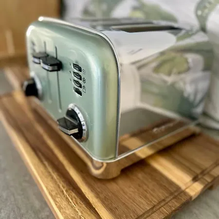 Luxury Villa, Heated Pool, Jacuzzi, Sauna, Outside Gym, Sleeps 15 * 베날마데나코스타